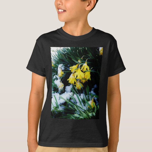 Camiseta Flores de los Daffodils amarillos en la nieve (Anverso)