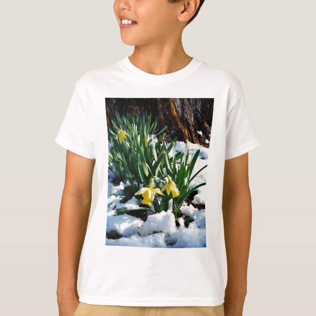 Camiseta Flores de los Daffodils amarillos en la nieve (Anverso)
