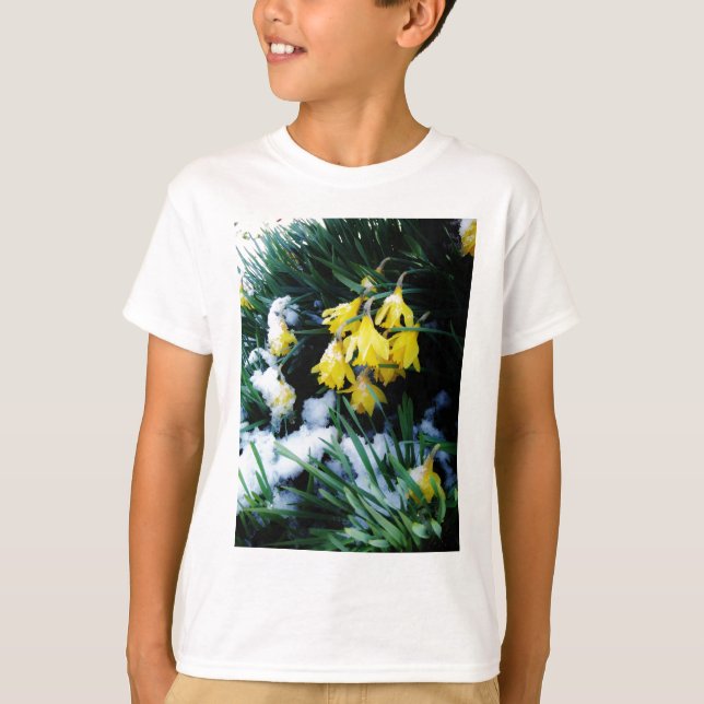 Camiseta Flores de los Daffodils amarillos en la nieve (Anverso)