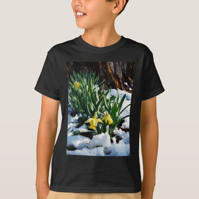 Camiseta Flores de los Daffodils amarillos en la nieve (Anverso)