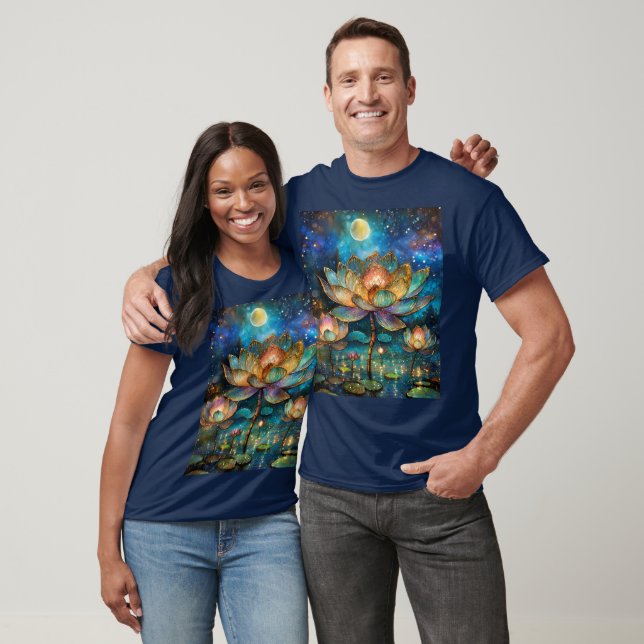 Camiseta Flores de Lotus de vidrio manchado en la luna (Unisexo)