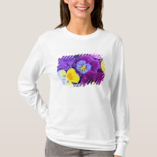 Camiseta Flores de pensamiento flotando en baño de pájaros