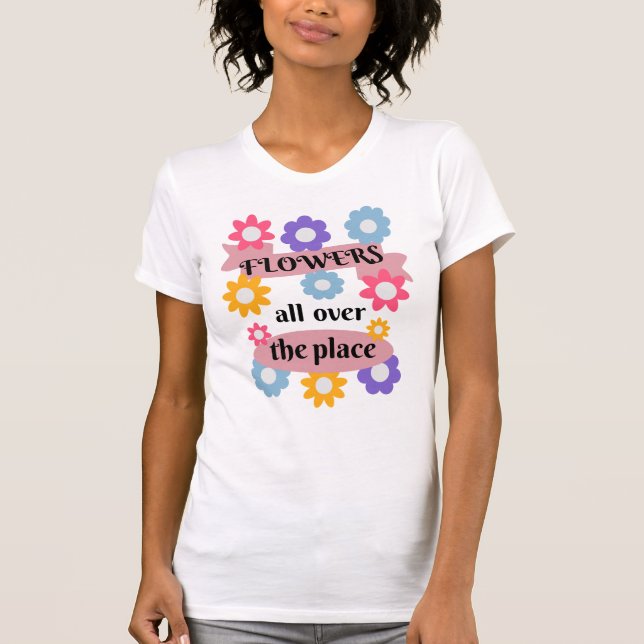 Camiseta Flores por todo el lugar (Anverso)
