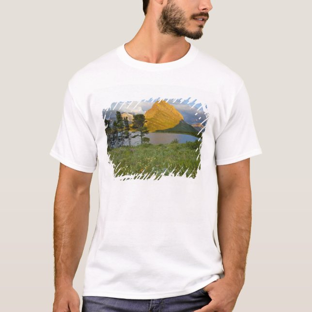 Camiseta Flores silvestres a lo largo del lago Swiftcurrent (Anverso)
