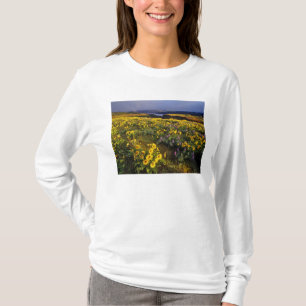 Camiseta Flores silvestres de primavera en abundancia en el