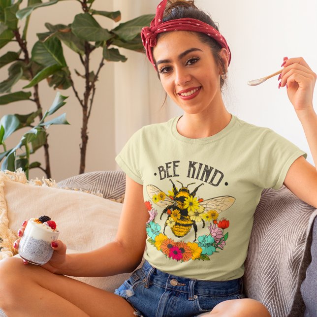 Camiseta Flores Silvestres Gráficas Sé Amable (Subido por el creador)