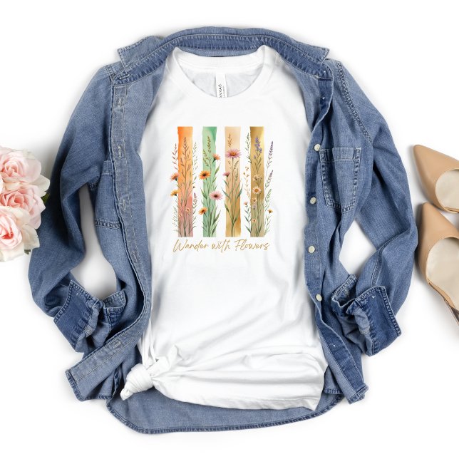 Camiseta Flores Silvestres Vagan Con Flores Naturaleza Oro  (Wildflowers, Wander with Flowers, Women's T-shirt, Brush Stroke Style, Green Gold and Orange)