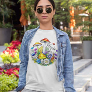 Camiseta Flores y hongos mágicos y caprichosos