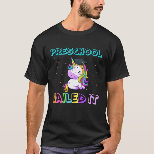 Camiseta Flossing Unicorn Preschool Graduation Cap Diploma  (Anverso)