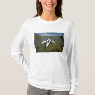 Camiseta Flota de kayak en reposo durante la tarde en