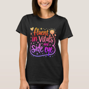 Camiseta Fluent in Vitals y Side Eye Nurse