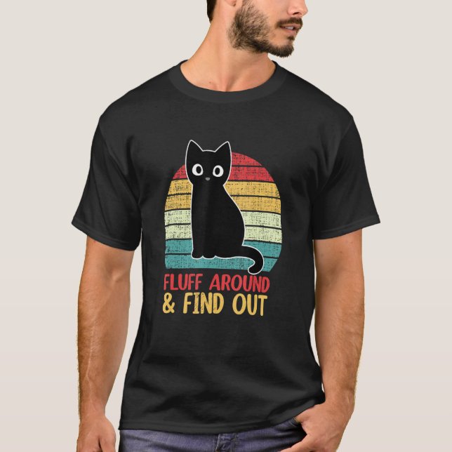 Camiseta Fluff Alrededor y descubrir gato negro retro de ga (Anverso)