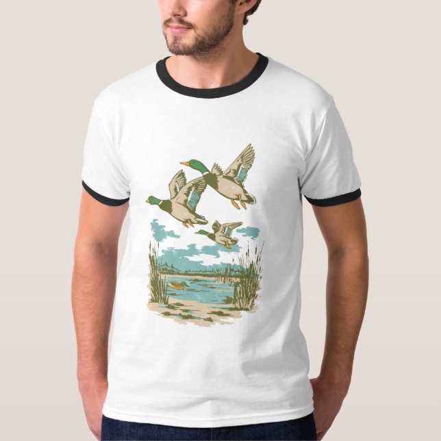 Camiseta Flying Ducks Wetland Wildlife Nature Hunting Outdo (Anverso)