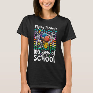 Camiseta Flying Through 100 Days of School Dabbing Astronau