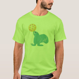 Camiseta foca linda equilibrando pelota