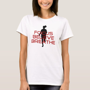 Camiseta Foco rojo cree que respirar