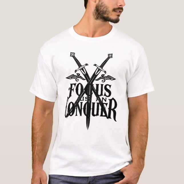 Camiseta Focus & Conquer Tee gótico (Anverso)