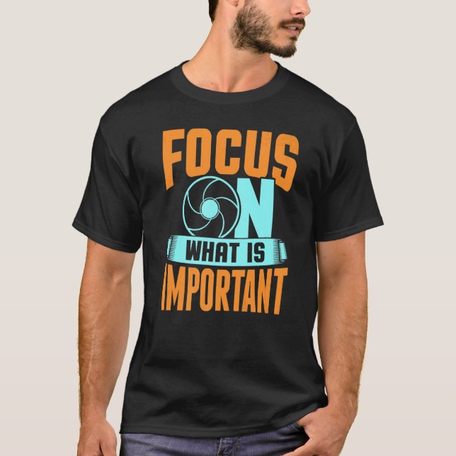 Camiseta Focus On What Is Important Photographer Camera   (Anverso)