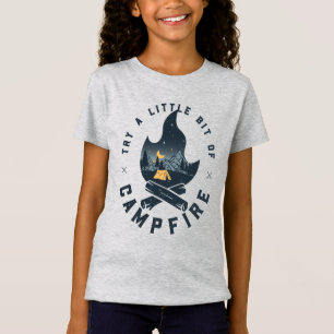 Camiseta Fogata de camping de Guay bajo las montañas Stars