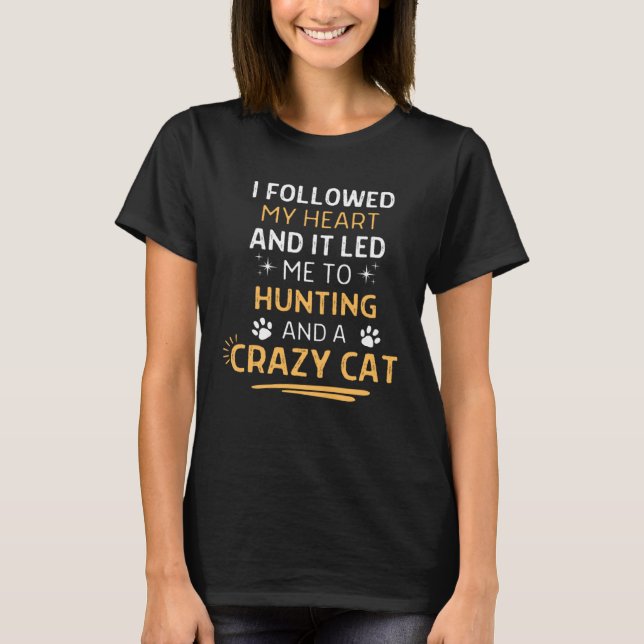 Camiseta Followed My Heart It Led Me To Hunting And A Crazy (Anverso)