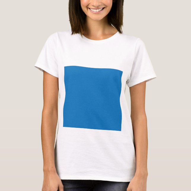 Camiseta fondo azul con reloj en blanco y negro (Anverso)