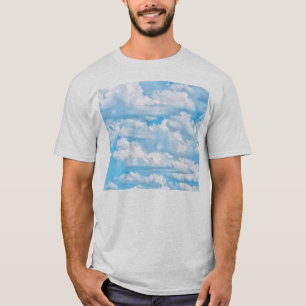 Camiseta Fondo Feliz de Nubes Soleadas Cielo Azul Claro