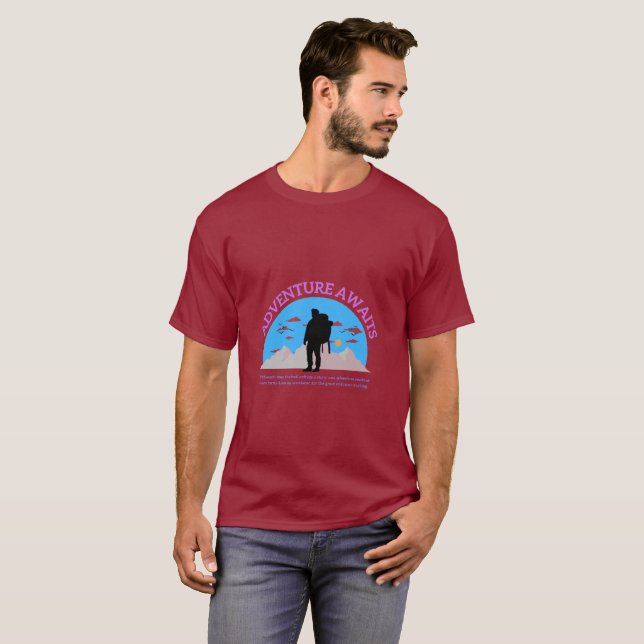 Camiseta Forever Alone Adventure Awaits Basic Dark T-Shirt (Anverso completo)