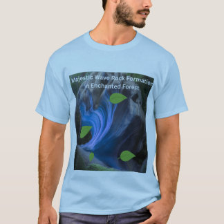 Camiseta Formación de roca de ola majestuosa en el bosque e