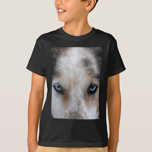 Camiseta fornida de los ojos azules (Anverso)