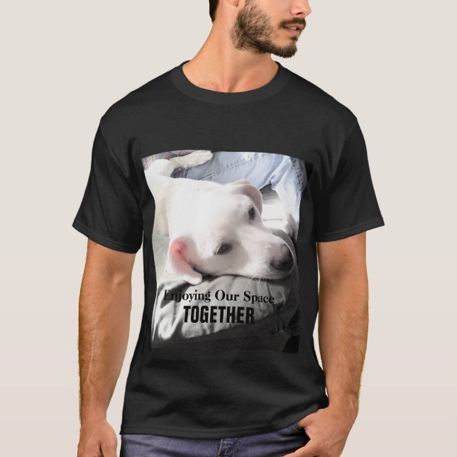 Camiseta Foto: Cute perezoso entrenador de perros blancos,  (Anverso)