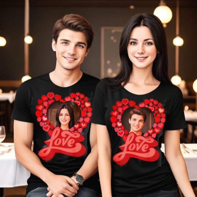 Camiseta Foto de amor de corazones rojos (Love calligraphy personalized heart shaped love photo and red hearts.)