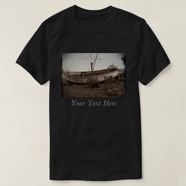 Camiseta foto de botes de langosta en la playa (Diseño del anverso)