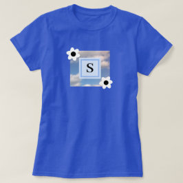 Camiseta Foto de cielo nublado con inicial en marco floral