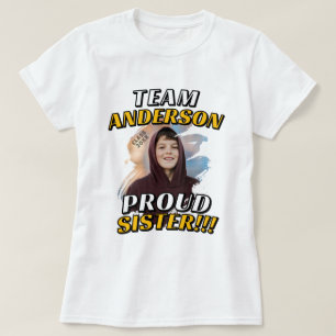 Camiseta Foto de graduación de la hermana orgullosa del equ