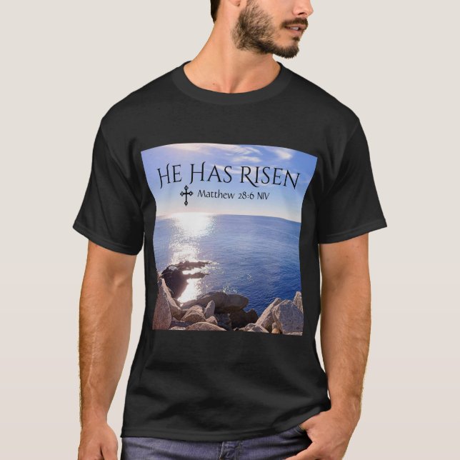 Camiseta Foto de Ocean Christ elevó la Biblia Verse Easter (Anverso)