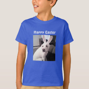Camiseta Foto de perro lindo llevando conejito de Pascua co