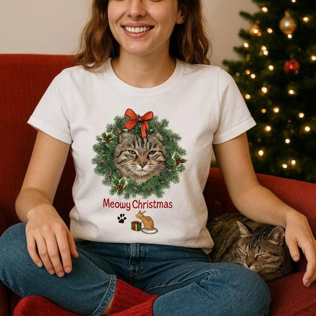 Camiseta Foto de un gato Navidad lindo Wreath (cozy cat tee, wear when you hang out with your cat. )