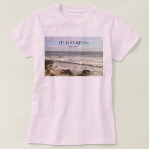 Camiseta Foto del Océano con las Escrituras de Resurrección