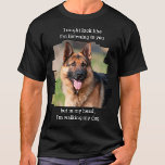 Camiseta Foto Mascota personalizada Divertido perro papá<br><div class="desc">¡Qué verdad es esto! Ahora no necesitas decir una palabra, solo deja que tu camisa hable. "Podría parecer que te estoy escuchando, pero en mi cabeza, estoy caminando con mi perro". Personaliza con tu foto y nombre de perro favorito . Todo amante de los perros necesita uno. Un regalo perfecto...</div>