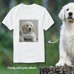 Camiseta Foto y nombre del perro recuperador de oro persona<br><div class="desc">Personalice este conservador de perro con la foto y el nombre de su perro o cachorro (u otra foto/nombre de otro mascota o persona). El texto dice "Mejor perro nunca" o agrega tu propio texto - Amamos a Daisy (el nombre de tu perro), el cumpleaños del perro o el día...</div>