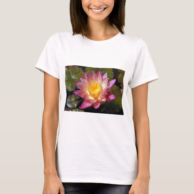 Camiseta Fotografía de Lirio de Agua Rosa (Anverso)