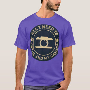 Camiseta Fotógrafo todo lo que necesito es café y mi cámara