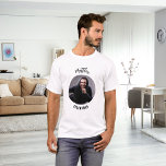 Camiseta Fotomontaje de fotografía groomsman<br><div class="desc">Personalice y agregue una foto al marco circular. ¡Agrega un nombre</div>