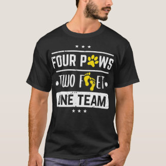 Camiseta Four Paws dos pies un equipo para un perro entrena