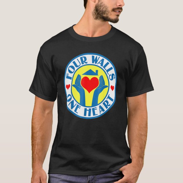 Camiseta Four Walls One Heart Hand With Heart Tee Inspirati (Anverso)