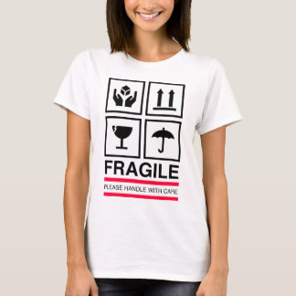 Camiseta Frágil dirija con diseño gráfico de la etiqueta