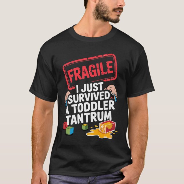 Camiseta Frágil Sobreviví A Un Pequeño Padre Divertido De T (Anverso)