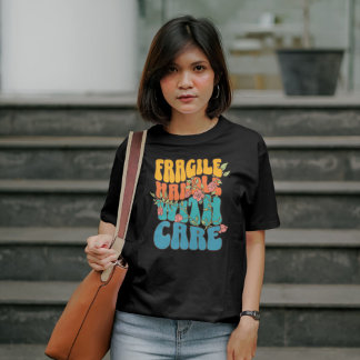 Camiseta Frágil y divertida salud mental