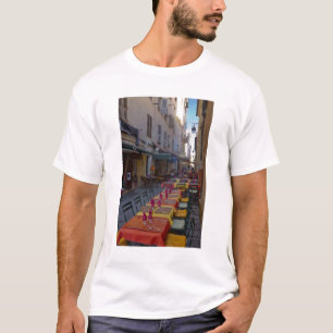 Camiseta Francia, Córcega. Mesas de café instaladas en es