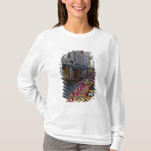 Camiseta Francia, Córcega. Mesas de café instaladas en estr